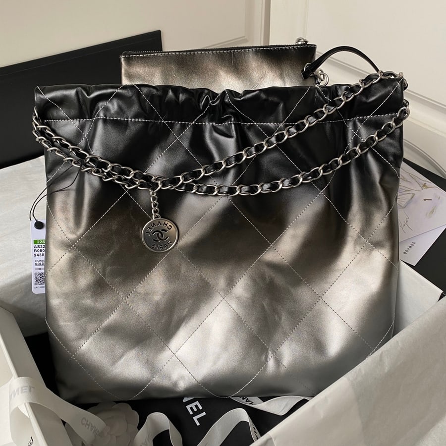 مرجع Chanel 22 Medium، من الأمام