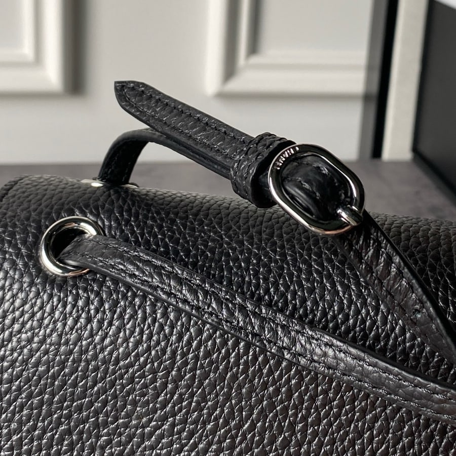مرجع Chanel Mini Classic Flap، من الداخل