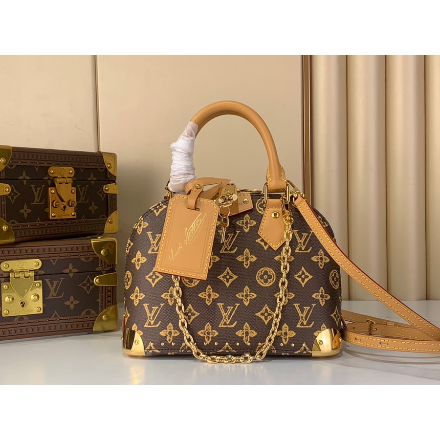مرجع Louis Vuitton Alma BB، من الأمام